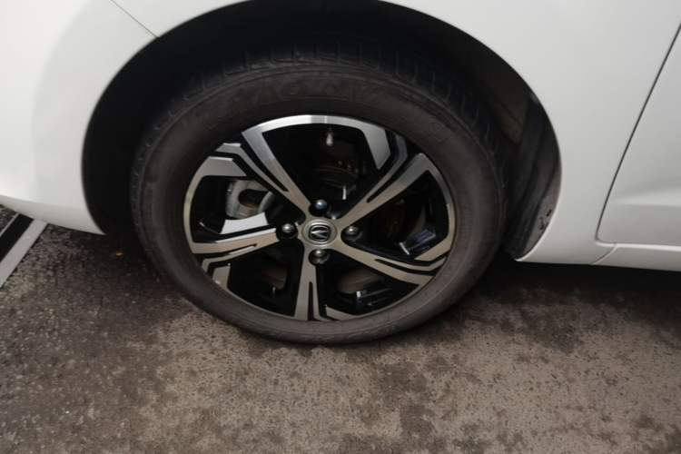 Used CHANGAN Benni E-Star 2022 Qingxin Edition Colorful Model Lithium-NMC Left Front Wheel Hub