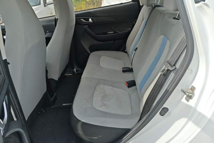 Used CHANGAN Benni E-Star 2022 Charming Edition Colorful Model Lithium-Ion Battery Left Rear Seat