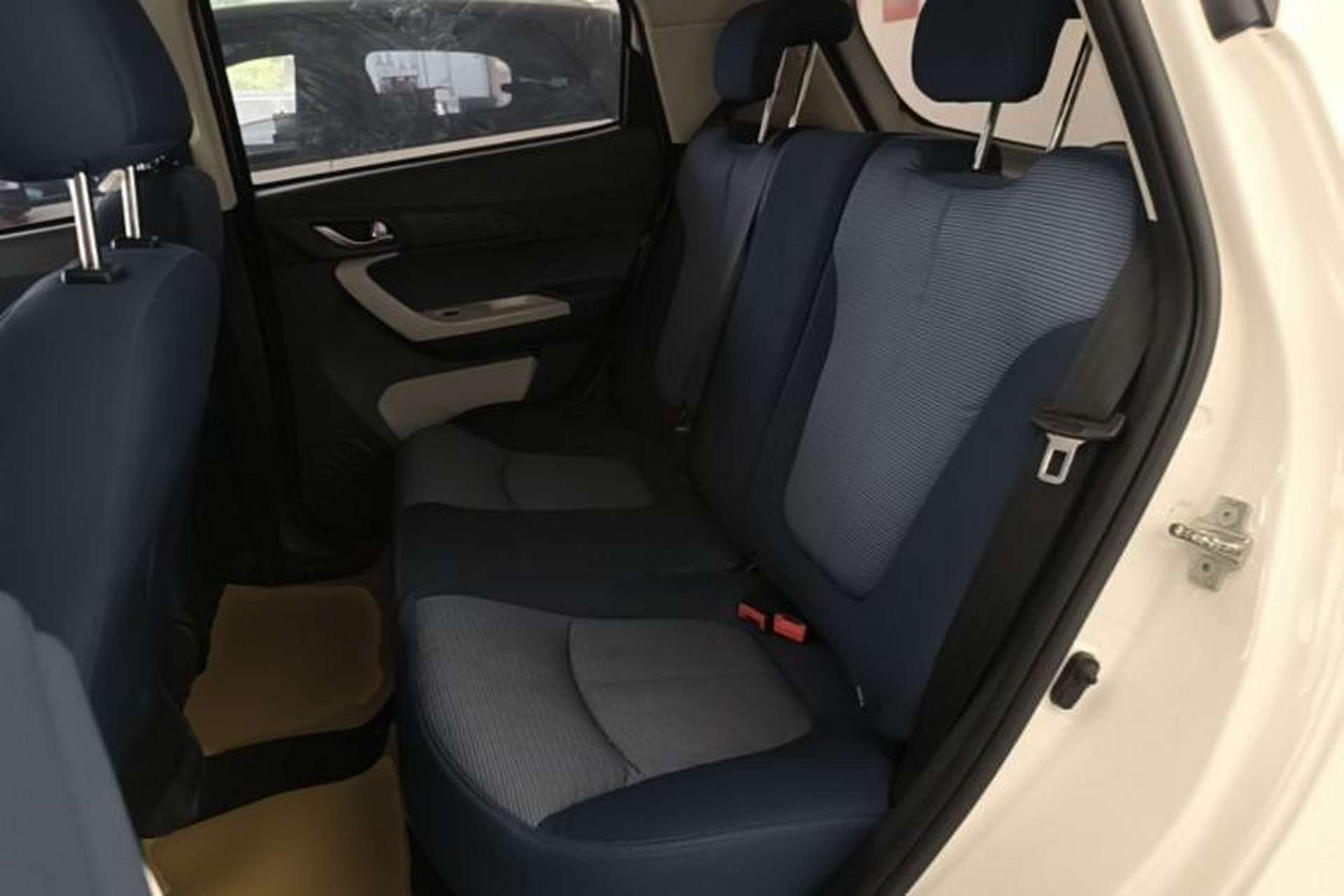 Used CHANGAN Benni E-Star 2022 Qingxin Edition Colorful Model Lithium Iron Phosphate Left Rear Seat