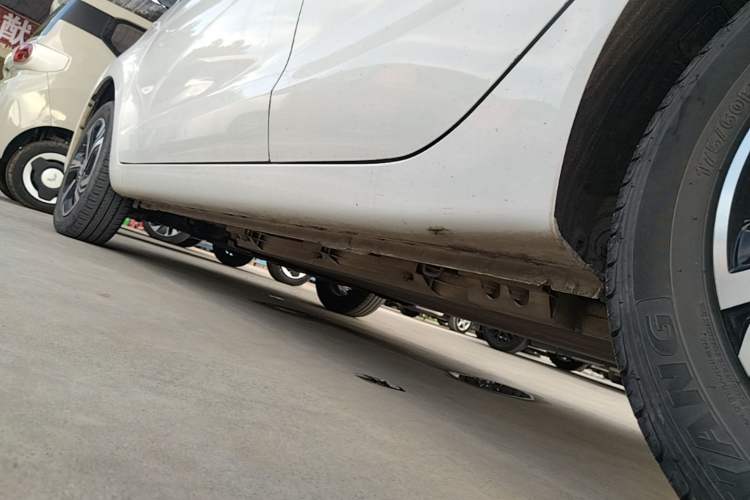 Used CHANGAN Benni E-Star 2022 Qingxin Edition Colorful Model Lithium Iron Phosphate Left Side Sill