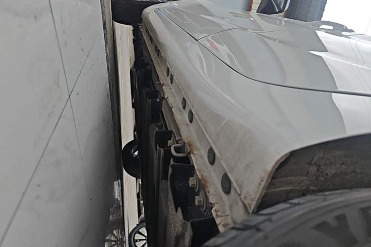 Used CHANGAN Benni E-Star 2022 Qingxin Edition Colorful Model Lithium-NMC Left Side Sill