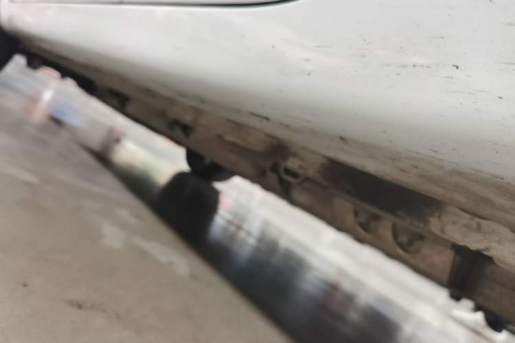 Used CHANGAN Benni E-Star 2022 Qingxin Edition Colorful Model Lithium Iron Phosphate Left Side Sill