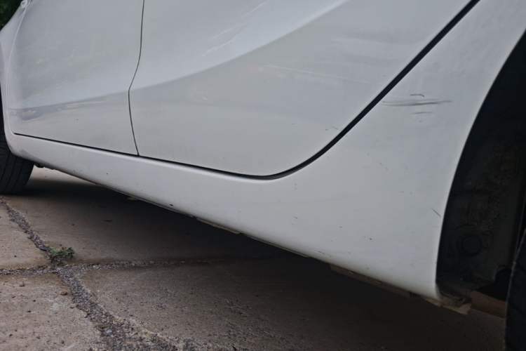 Used CHANGAN Benni E-Star 2022 Qingxin Edition Colorful Model Lithium Iron Phosphate Left Side Sill