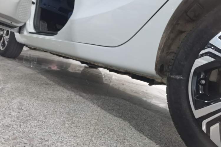 Used CHANGAN Benni E-Star 2022 Qingxin Edition Colorful Model Lithium-NMC Left Side Sill