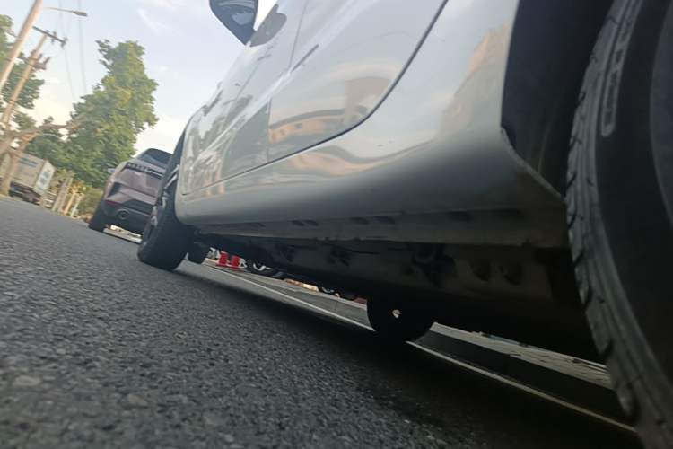 Used CHANGAN Benni E-Star 2022 Qingxin Edition Colorful Model Lithium Iron Phosphate Left Side Sill