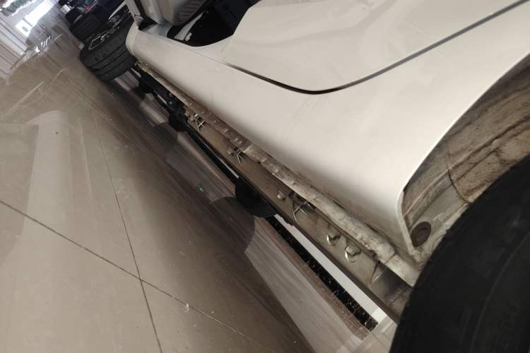 Used CHANGAN Benni E-Star 2022 Qingxin Edition Colorful Model Lithium Iron Phosphate Left Side Sill