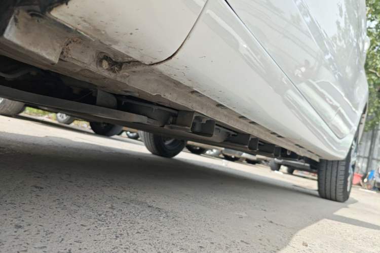 Used CHANGAN Benni E-Star 2022 Charming Edition Colorful Model Lithium-Ion Battery Left Side Sill