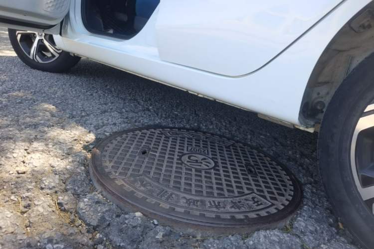 Used CHANGAN Benni E-Star 2022 Qingxin Edition Colorful Model Lithium Iron Phosphate Left Side Sill