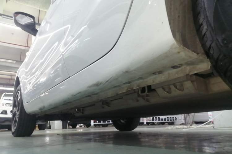 Used CHANGAN Benni E-Star 2022 Charming Edition Colorful Model Lithium Iron Phosphate Left Side Sill