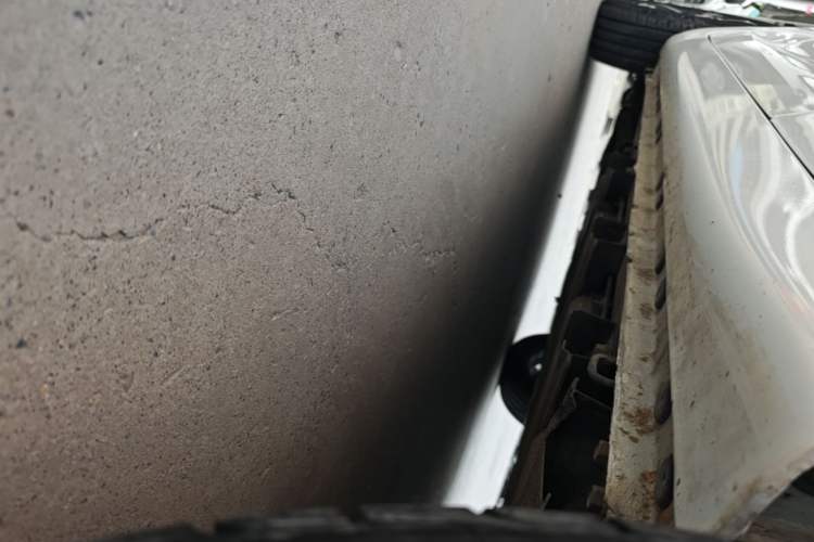 Used CHANGAN Benni E-Star 2022 Qingxin Edition Colorful Model Lithium-NMC Left Side Sill