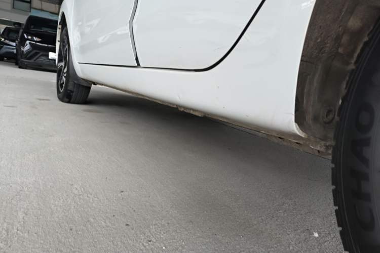 Used CHANGAN Benni E-Star 2022 Qingxin Edition Colorful Model Lithium Iron Phosphate Left Side Sill
