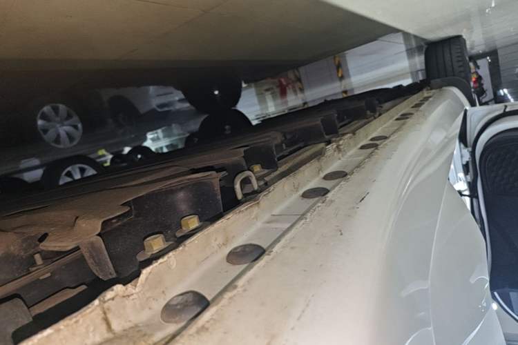 Used CHANGAN Benni E-Star 2022 Qingxin Edition Colorful Model Lithium-NMC Left Side Sill