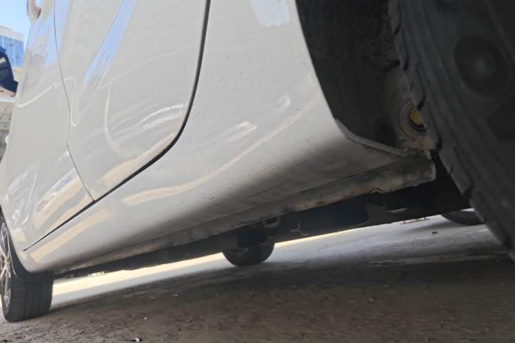 Used CHANGAN Benni E-Star 2022 Qingxin Edition Colorful Model Lithium-NMC Left Side Sill