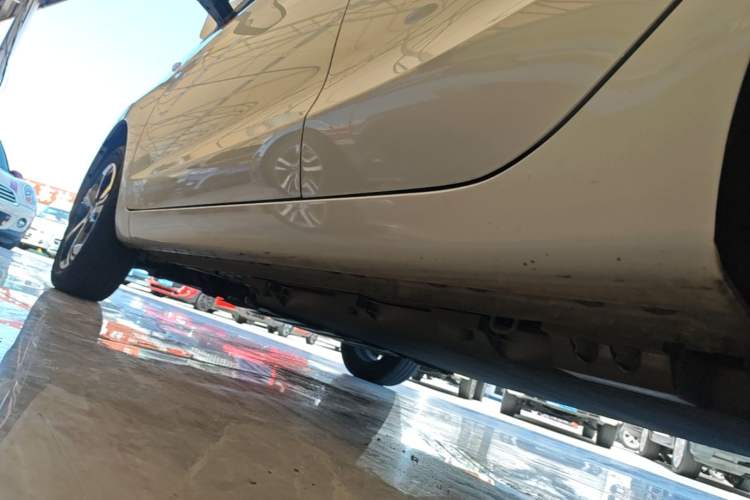 Used CHANGAN Benni E-Star 2022 Charming Edition Colorful Model Lithium Iron Phosphate Left Side Sill