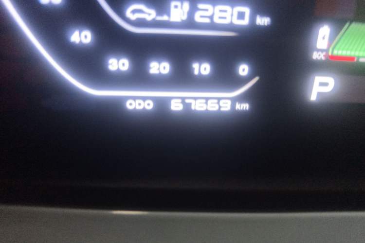 Used CHANGAN Benni E-Star 2022 Qingxin Edition Colorful Model Lithium Iron Phosphate Odometer Close Up