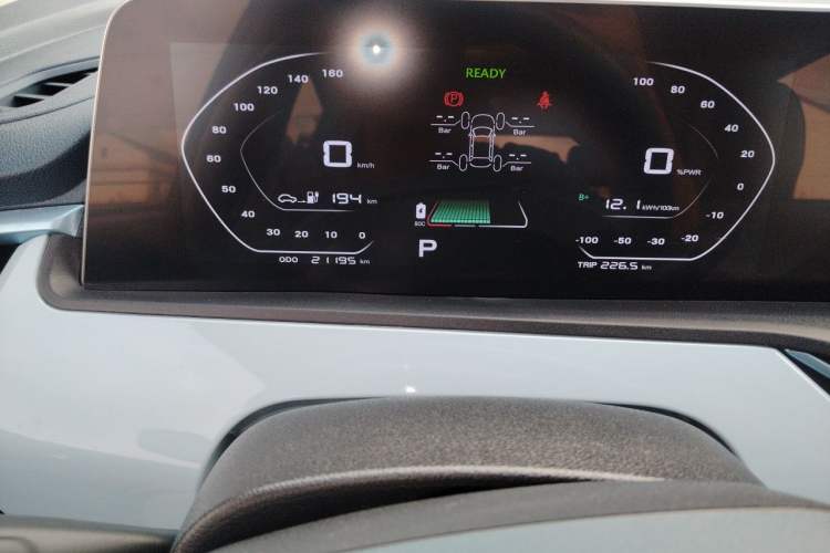 Used CHANGAN Benni E-Star 2022 Qingxin Edition Colorful Model Lithium Iron Phosphate Odometer Close Up