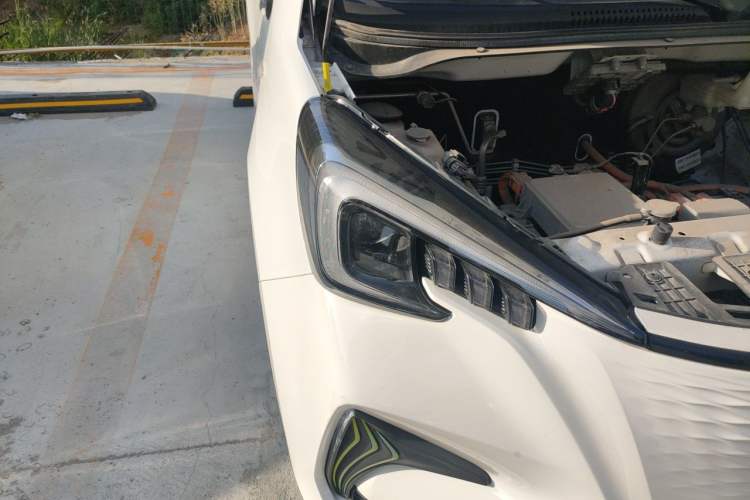 Used CHANGAN Benni E-Star 2022 Qingxin Edition Colorful Model Lithium Iron Phosphate Right Front Headlight