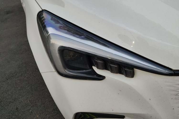 Used CHANGAN Benni E-Star 2022 Qingxin Edition Colorful Model Lithium Iron Phosphate Right Front Headlight