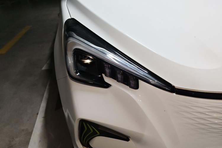 Used CHANGAN Benni E-Star 2022 Qingxin Edition Colorful Model Lithium Iron Phosphate Right Front Headlight