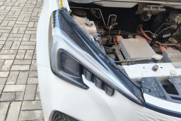 Used CHANGAN Benni E-Star 2022 Qingxin Edition Colorful Model Lithium Iron Phosphate Right Front Headlight