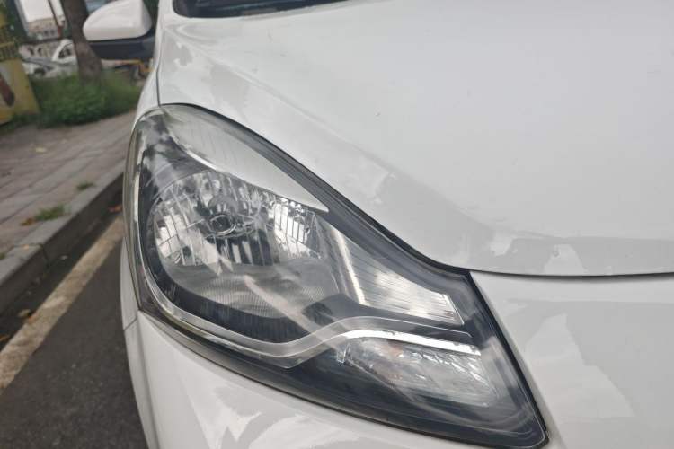 Used CHANGAN Benni E-Star 2022 National Edition Colorful Limited Edition (Fast-Charging Version) Lithium Iron Phosphate Right Front Headlight