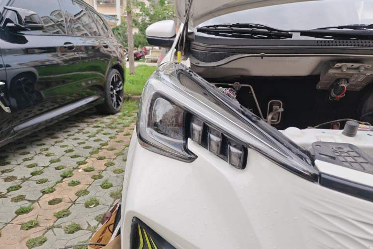Used CHANGAN Benni E-Star 2022 Qingxin Edition Colorful Model Lithium Iron Phosphate Right Front Headlight