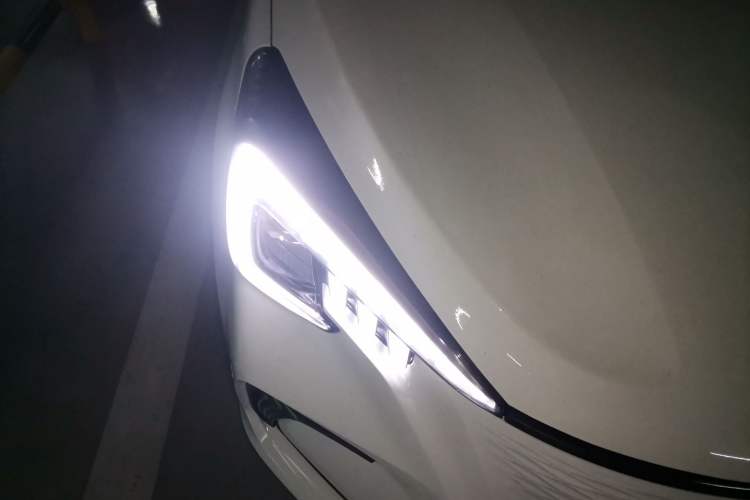 Used CHANGAN Benni E-Star 2022 Qingxin Edition Colorful Model Lithium Iron Phosphate Right Front Headlight