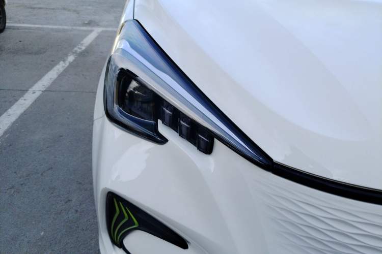 Used CHANGAN Benni E-Star 2022 Qingxin Edition Colorful Model Lithium Iron Phosphate Right Front Headlight