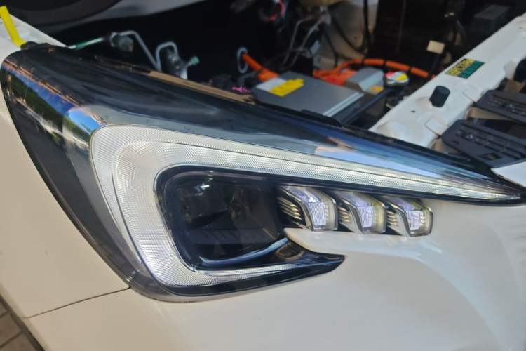 Used CHANGAN Benni E-Star 2022 Charming Edition Colorful Model Lithium Iron Phosphate Right Front Headlight