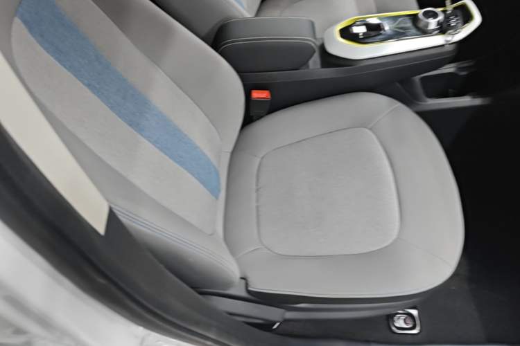 Used CHANGAN Benni E-Star 2022 Qingxin Edition Colorful Model Lithium-NMC Right Front Seat