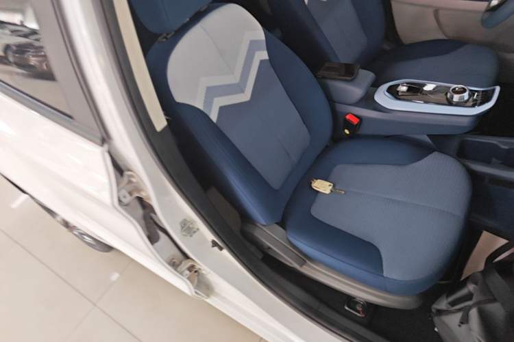 Used CHANGAN Benni E-Star 2022 Qingxin Edition Colorful Model Lithium-NMC Right Front Seat