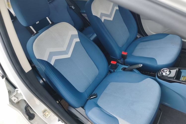 Used CHANGAN Benni E-Star 2022 National Edition Colorful Limited Edition (Fast-Charging Version) Lithium Iron Phosphate Right Front Seat