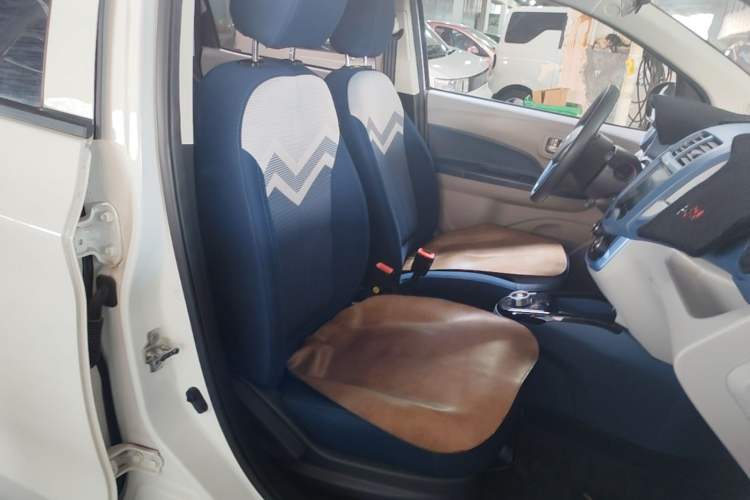 Used CHANGAN Benni E-Star 2022 National Edition Colorful Limited Edition (Fast-Charging Version) Lithium Iron Phosphate Right Front Seat