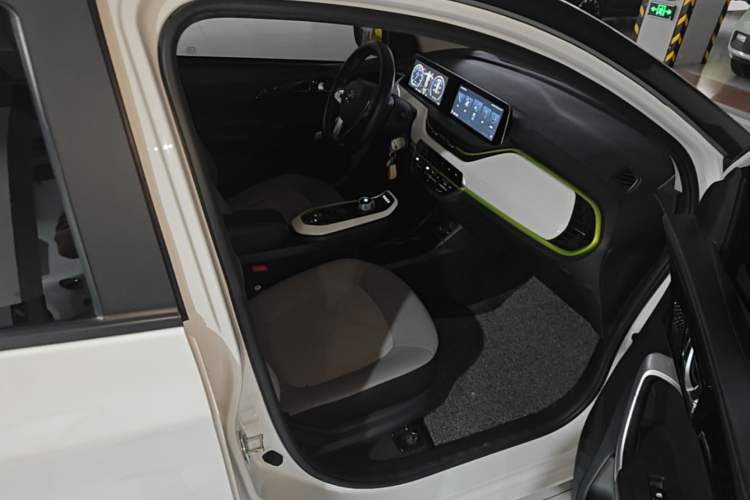Used CHANGAN Benni E-Star 2022 Charming Edition Colorful Model Lithium Iron Phosphate Right Front Seat