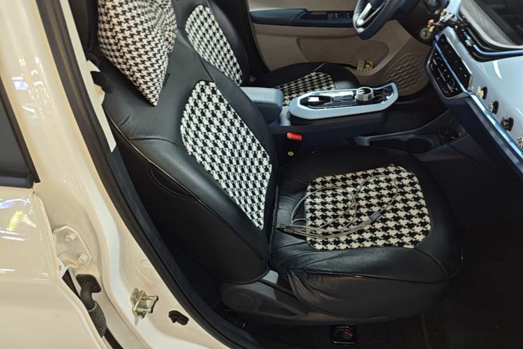 Used CHANGAN Benni E-Star 2022 Charming Edition Colorful Model Lithium Iron Phosphate Right Front Seat