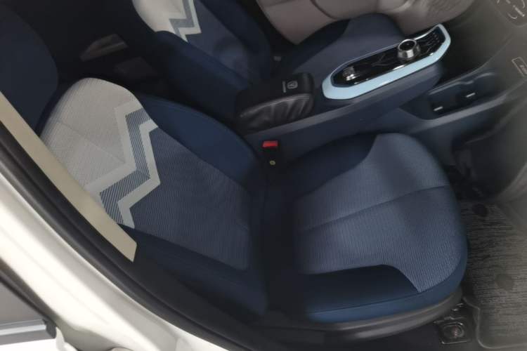 Used CHANGAN Benni E-Star 2022 Qingxin Edition Colorful Model Lithium-NMC Right Front Seat