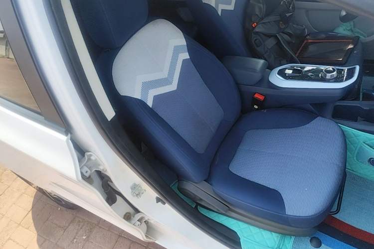 Used CHANGAN Benni E-Star 2022 Qingxin Edition Colorful Model Lithium Iron Phosphate Right Front Seat