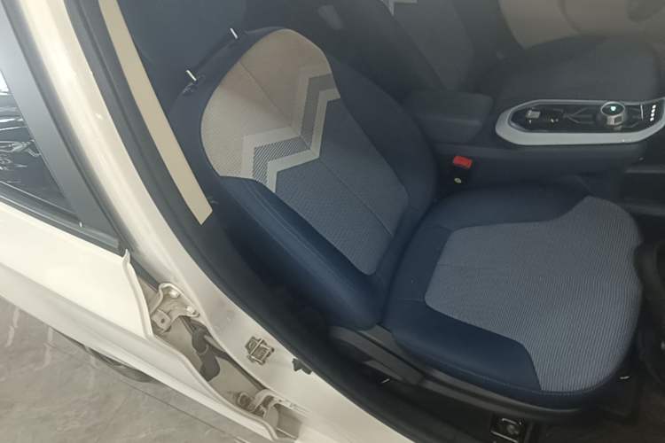 Used CHANGAN Benni E-Star 2022 Qingxin Edition Colorful Model Lithium Iron Phosphate Right Front Seat