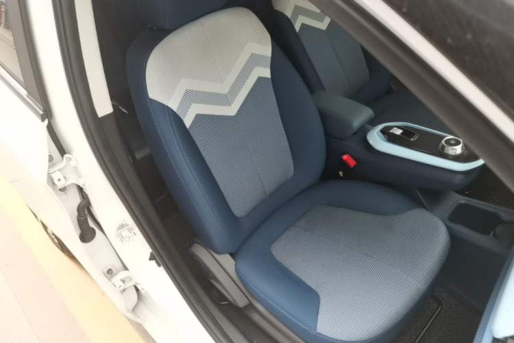 Used CHANGAN Benni E-Star 2022 Charming Edition Colorful Model Lithium Iron Phosphate Right Front Seat