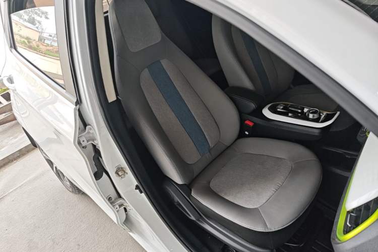 Used CHANGAN Benni E-Star 2022 Qingxin Edition Colorful Model Lithium Iron Phosphate Right Front Seat