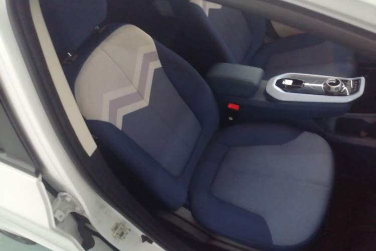 Used CHANGAN Benni E-Star 2022 Charming Edition Colorful Model Lithium Iron Phosphate Right Front Seat