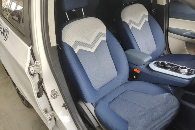 Used CHANGAN Benni E-Star 2022 Qingxin Edition Colorful Model Lithium Iron Phosphate Right Front Seat