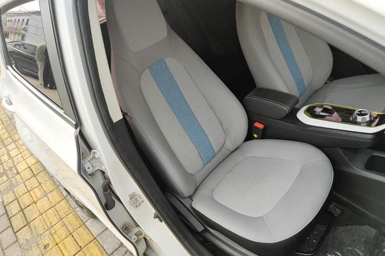 Used CHANGAN Benni E-Star 2022 Qingxin Edition Colorful Model Lithium Iron Phosphate Right Front Seat