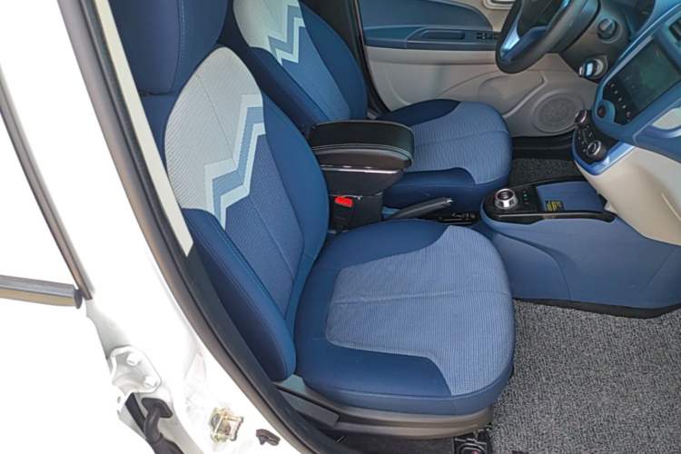 Used CHANGAN Benni E-Star 2022 National Edition Colorful Limited Edition (Fast-Charging Version) Lithium Iron Phosphate Right Front Seat
