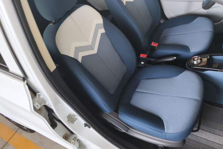 Used CHANGAN Benni E-Star 2022 Qingxin Edition Colorful Model Lithium-NMC Right Front Seat