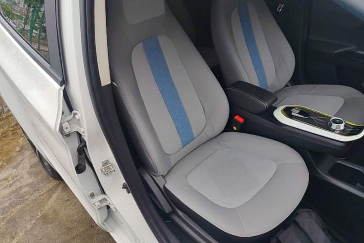 Used CHANGAN Benni E-Star 2022 Qingxin Edition Colorful Model Lithium Iron Phosphate Right Front Seat