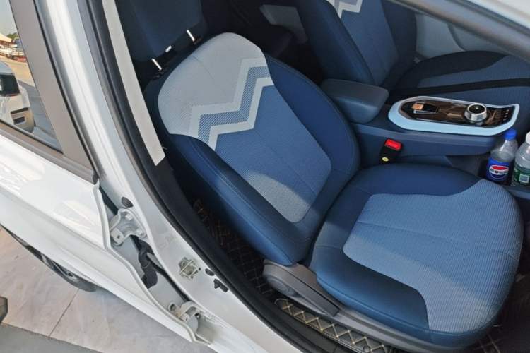 Used CHANGAN Benni E-Star 2022 Charming Edition Colorful Model Lithium Iron Phosphate Right Front Seat