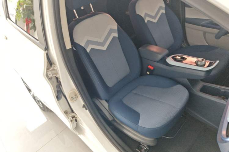 Used CHANGAN Benni E-Star 2022 Qingxin Edition Colorful Model Lithium Iron Phosphate Right Front Seat