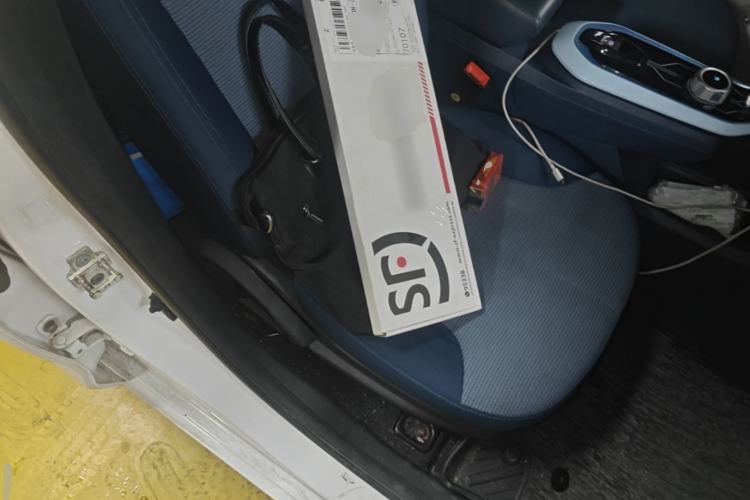 Used CHANGAN Benni E-Star 2022 Charming Edition Colorful Model Lithium-Ion Battery Right Front Seat