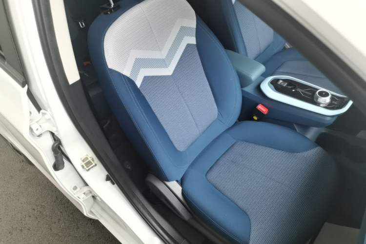 Used CHANGAN Benni E-Star 2022 Qingxin Edition Colorful Model Lithium-NMC Right Front Seat